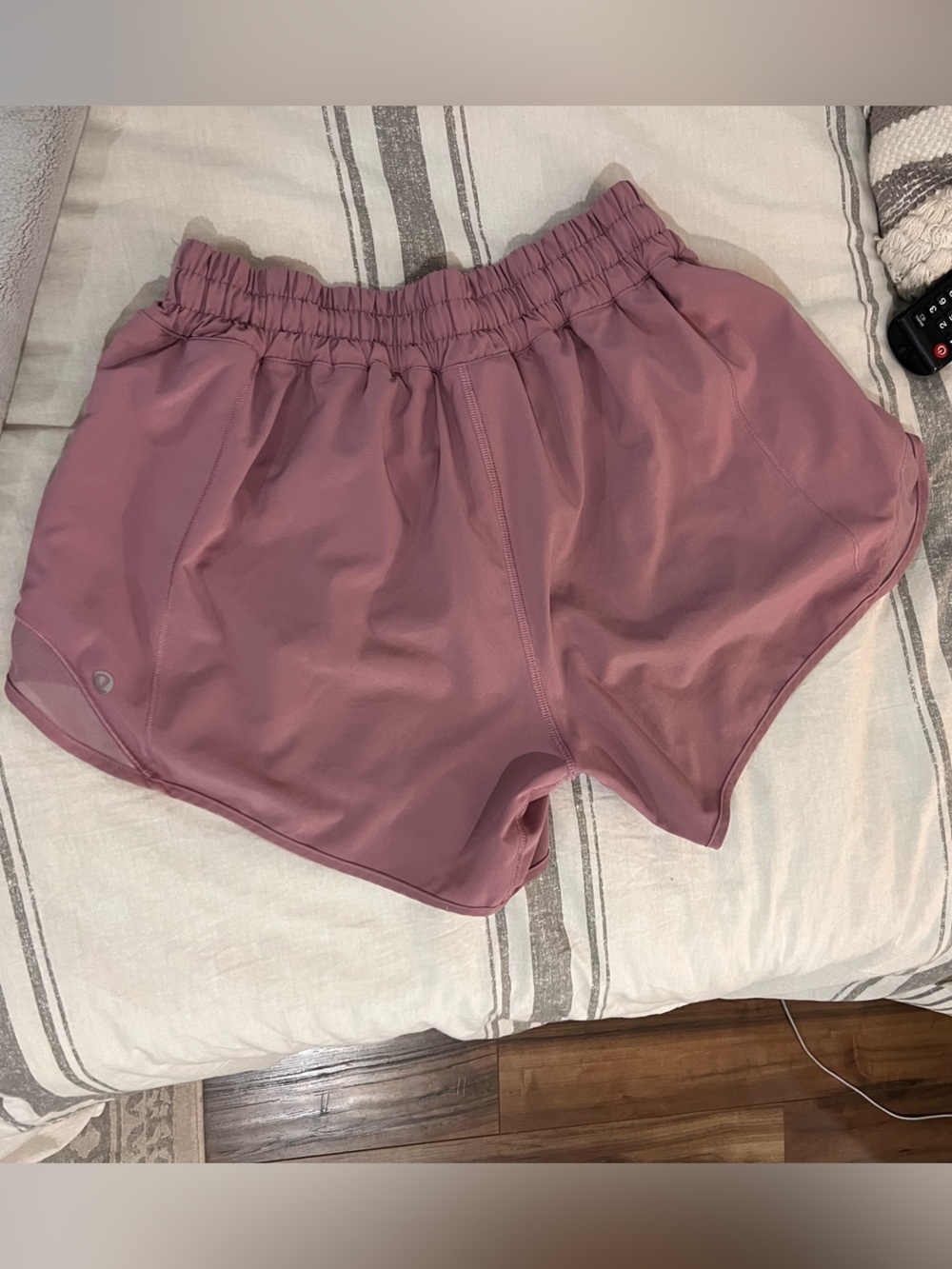lululemon athletica Dusty Rose Hotty Hot lined shorts size 8 - Picture 3 of 5